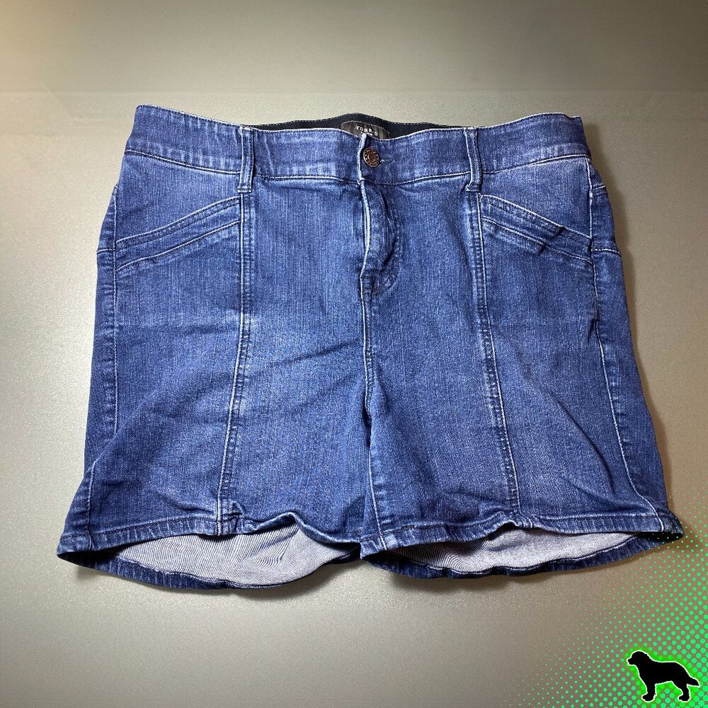 Torrid Mid-Rise Jean Shorts Denim Size 18 4.5 inches Stretch Waistband
